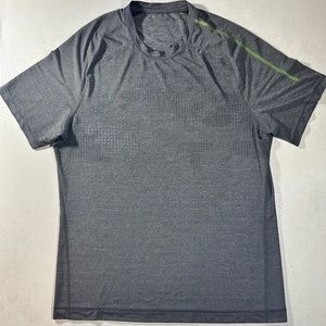Lululemon Men Metal Vent SS Shirt Large, Gray